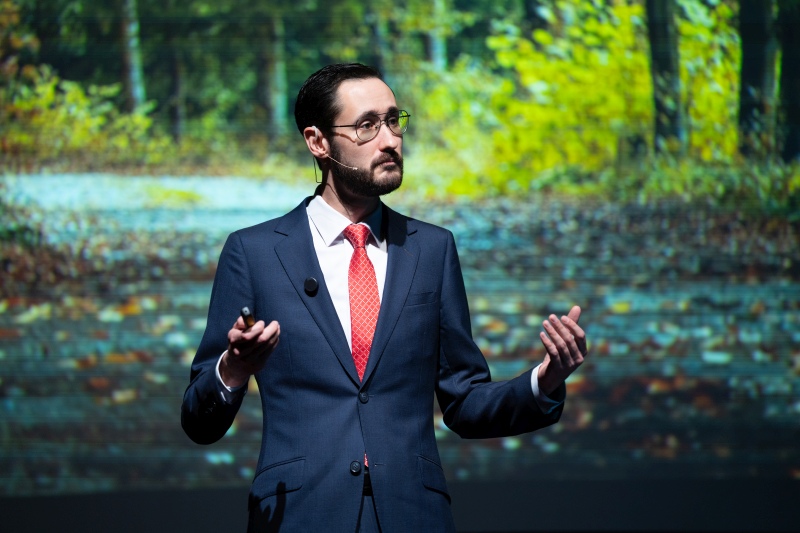 Derek Zboran speaking at TEDx Missouri S&T.